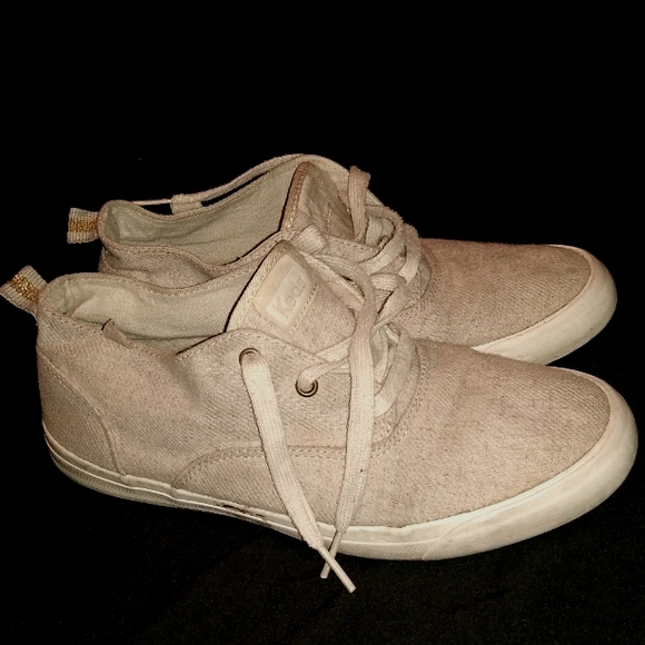 SHOES - Picture 1 of 4